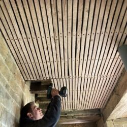 Oak riven laths were fixed to the joists with 40mm screws.